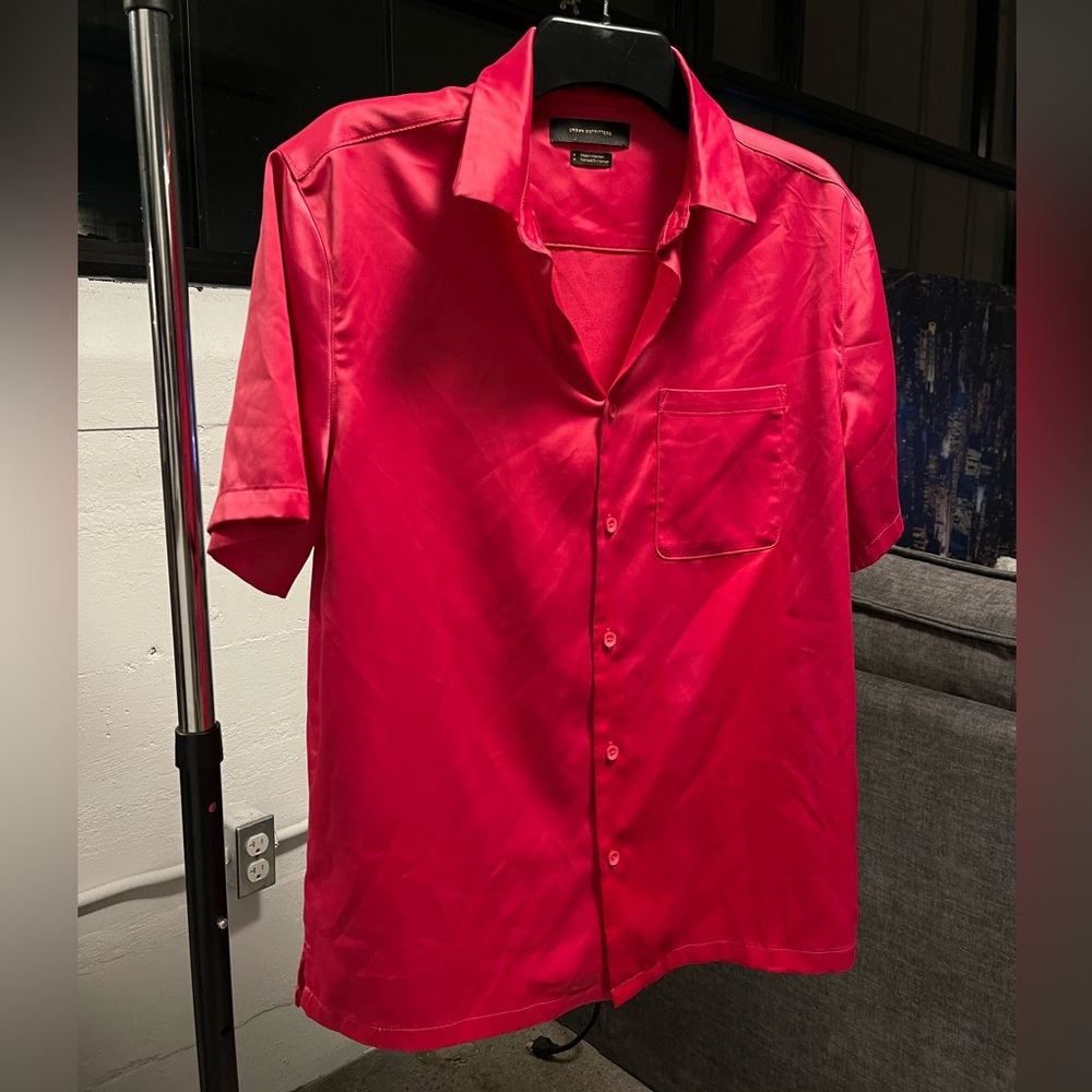BDG POLYESTER BUTTON DOWN SHIRT